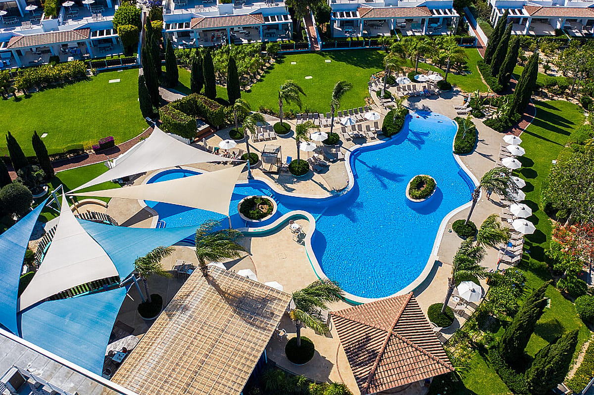 Poolanlage der Atlantis Gardens Apartments und Villas auf Zypern